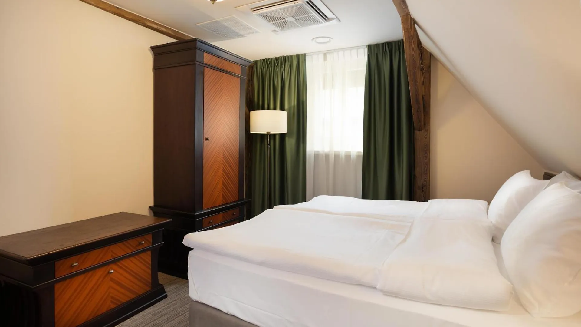 ***  Brovaria Hotel Stary Rynek - Old Town Square بوزنان بولندا